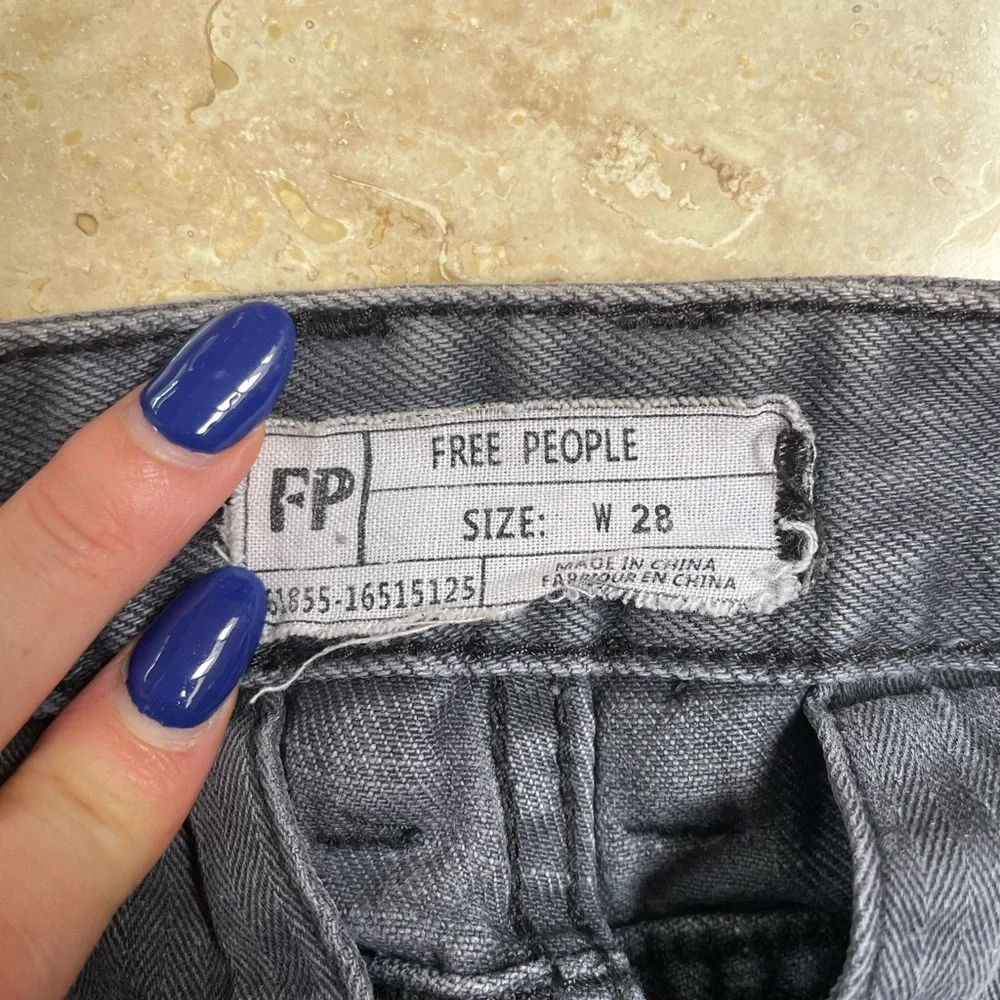 Free People Gray Jean Shorts Classic Denim Style - Picture 3 of 3
